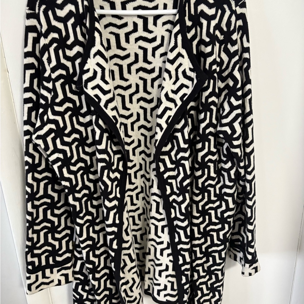 BLACK FRIDAY SALE🖤🖤🖤 Ladies sweater jacket.